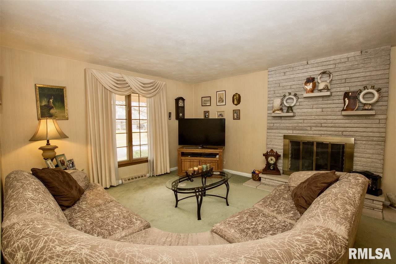 1001 Kingsbury Road Washington, IL 61571 - Photo 4 of 35 Gallery Image 4