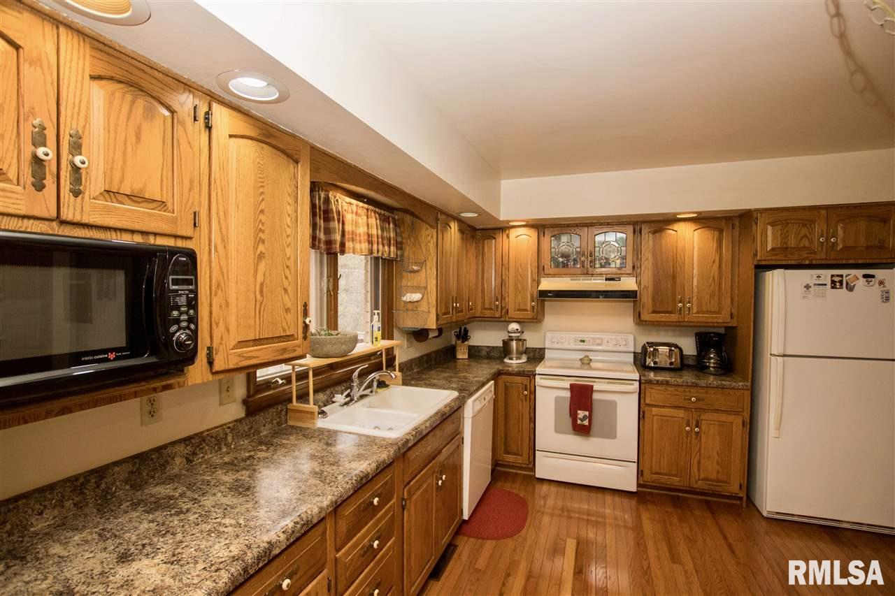 1001 Kingsbury Road Washington, IL 61571 - Photo 9 of 35 Gallery Image 9