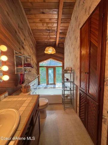 $515,000 | 497139 Highway 95, Naples, ID 83847