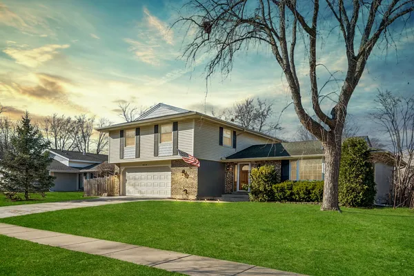 $650,000 | 828 Harwich Lane, Schaumburg, IL 60169