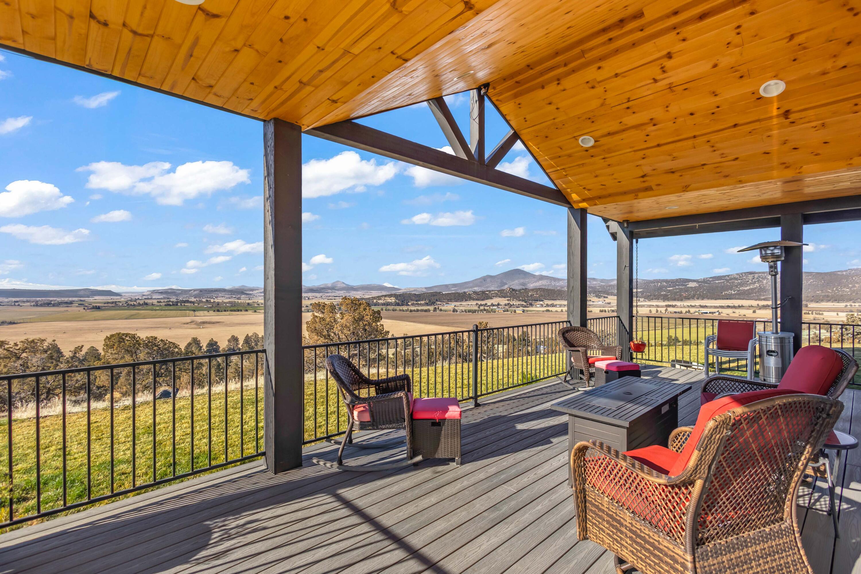 5582 North Mckay Road Prineville, OR 97754 - Photo 7 of 54 a view of a balcony with lake view and a ocean view