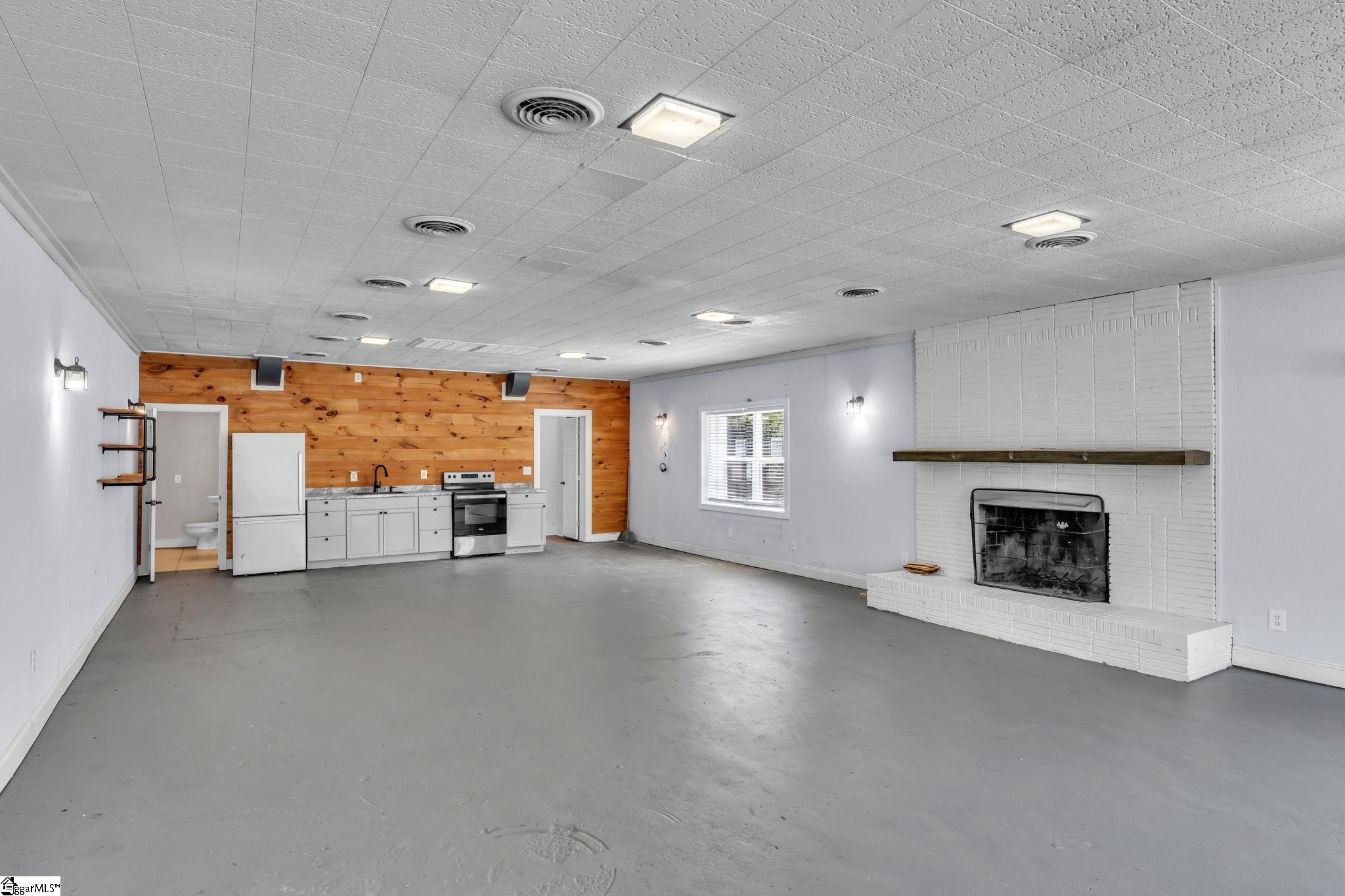 612 West Main Street Easley, SC 29640 - Photo 5 of 31