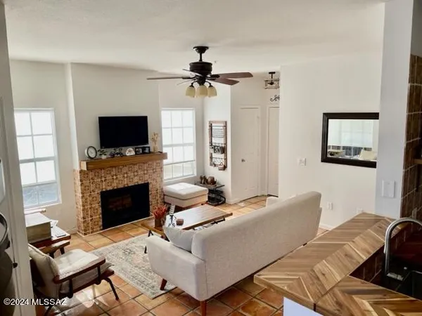 $1,800 | 1500 East Pusch Wilderness Drive, Unit 2208, Tucson, AZ 85737