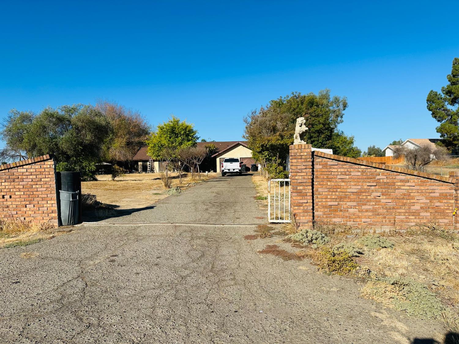 16564 Karen Road Madera, CA 93636 - Photo 4 of 37 Gallery Image 4