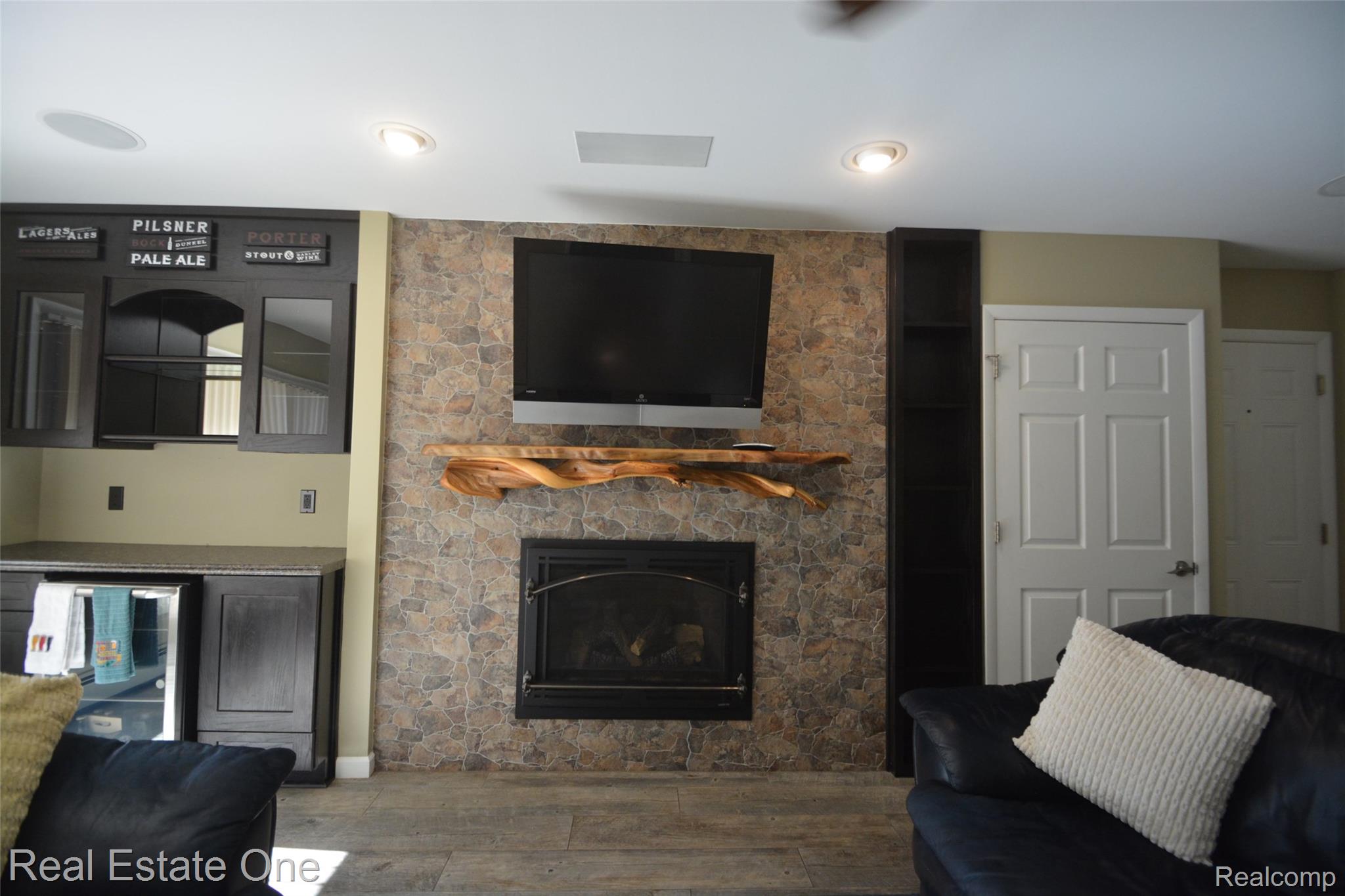 615 Willard Avenue Rochester, MI 48307 - Photo 25 of 30 Stone-clad fireplace wall with a natural wood mantel
