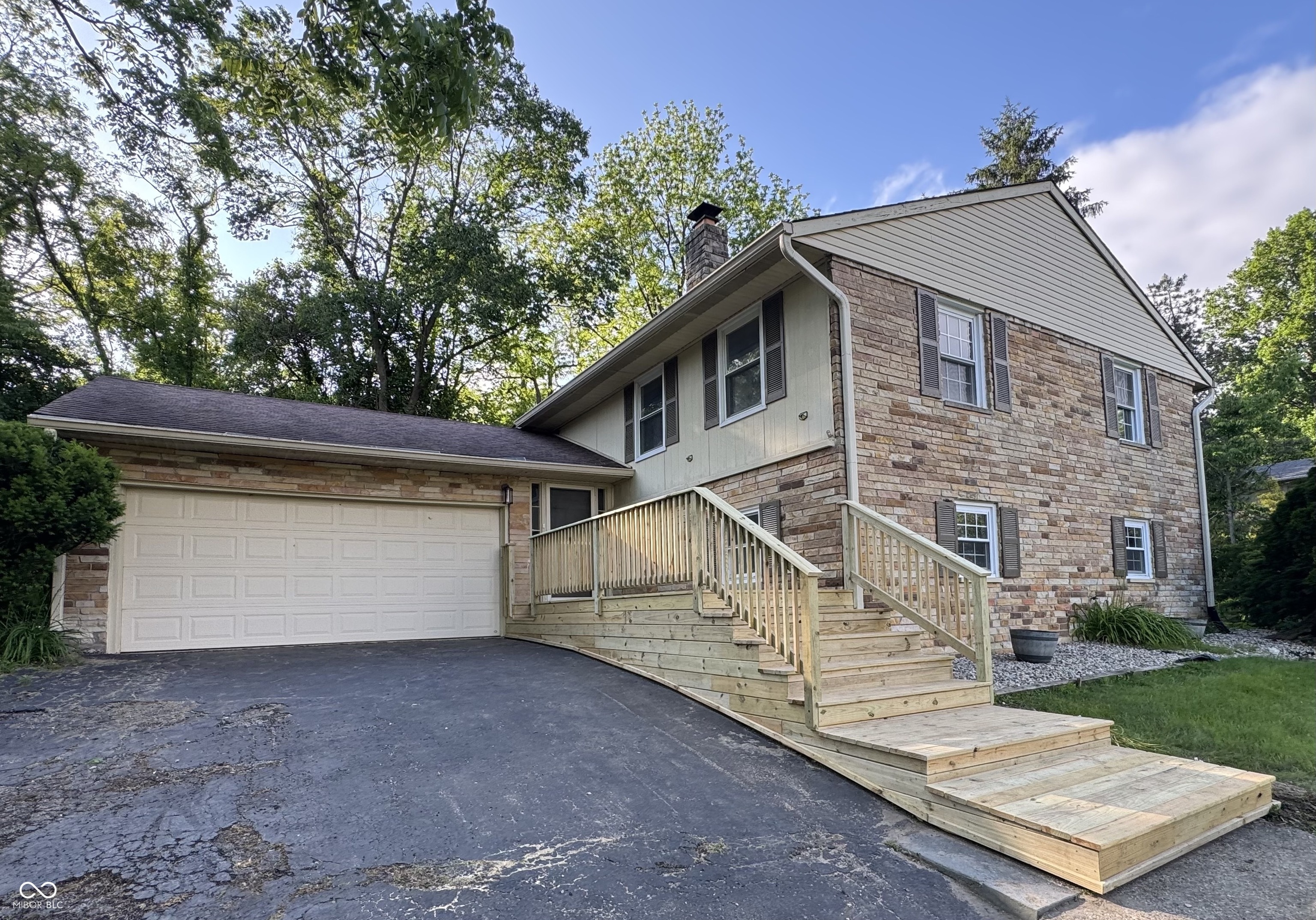 6824 Sargent Road Indianapolis, IN 46256 - Photo 3 of 42