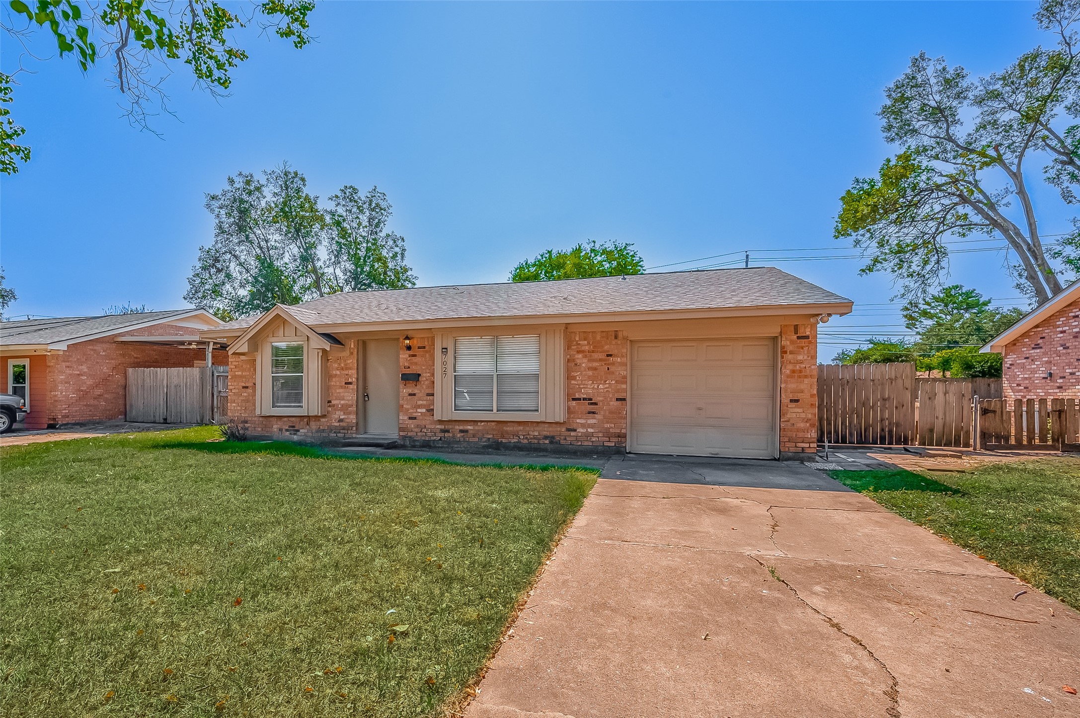 7027 Inkberry Drive Houston, TX 77092 - Photo 3 of 37 a front view of a house with garden