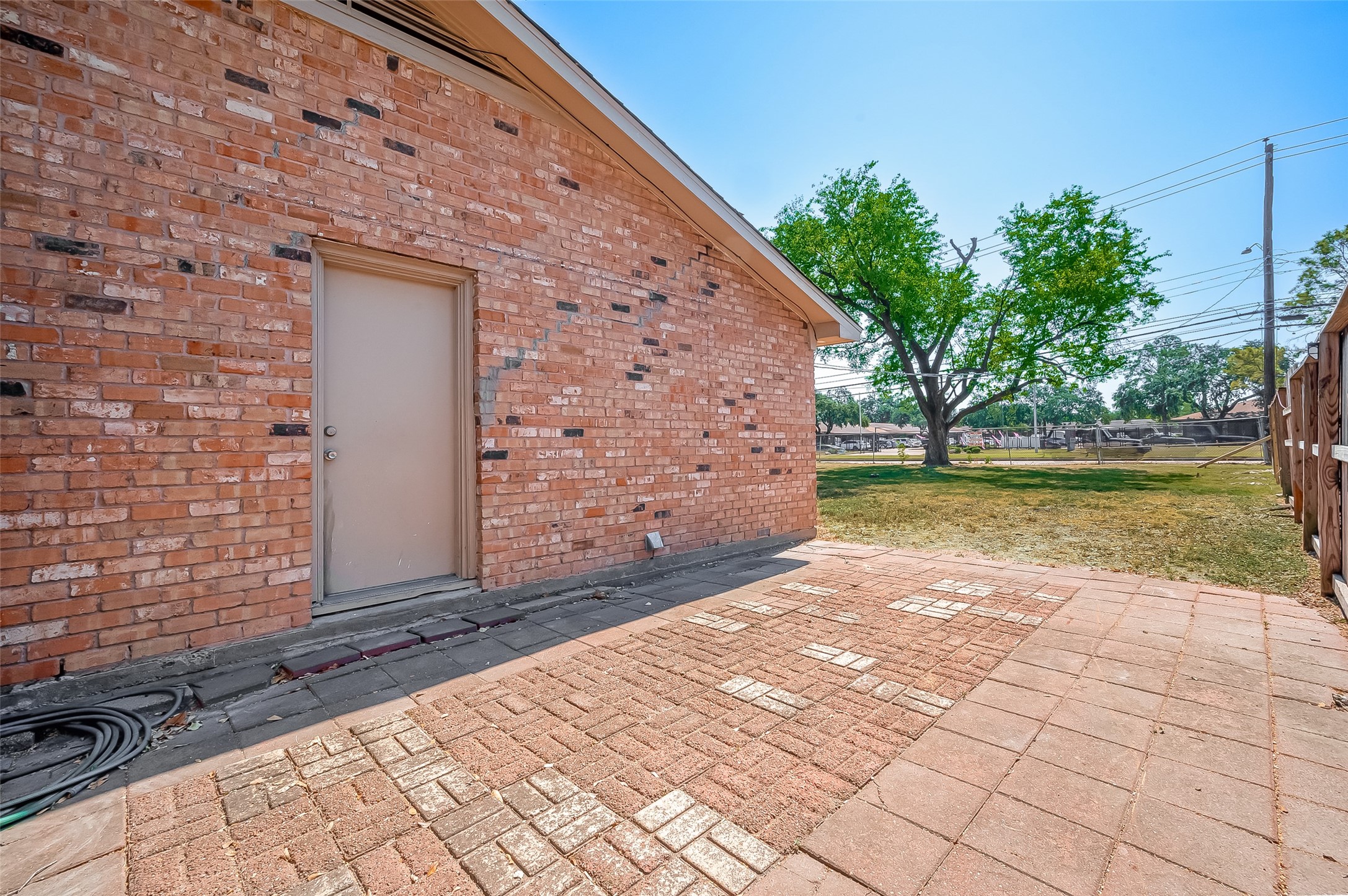 7027 Inkberry Drive Houston, TX 77092 - Photo 31 of 37 a view of a terrace with a garden