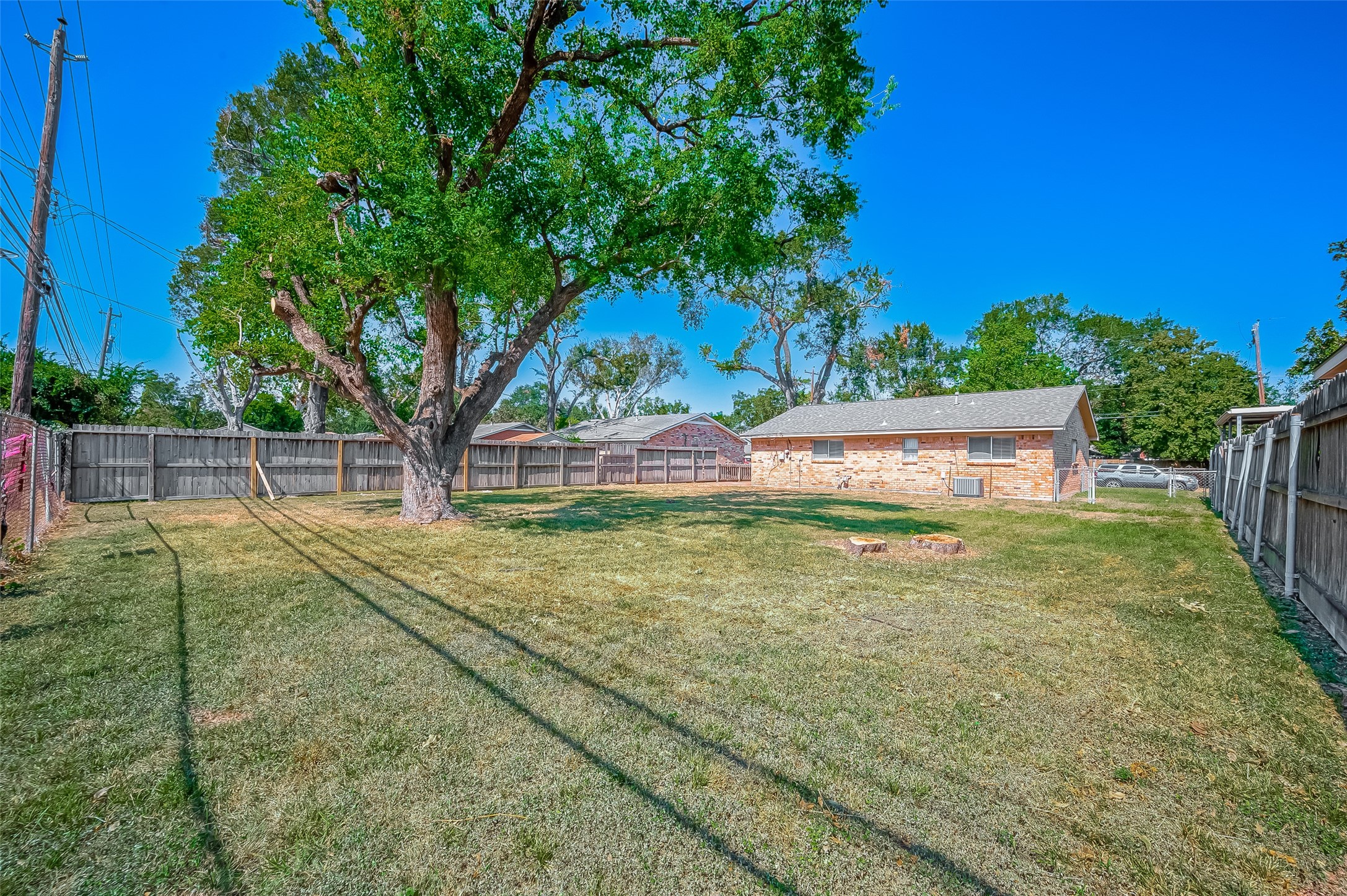 7027 Inkberry Drive Houston, TX 77092 - Photo 34 of 37 a view of a yard with a tree