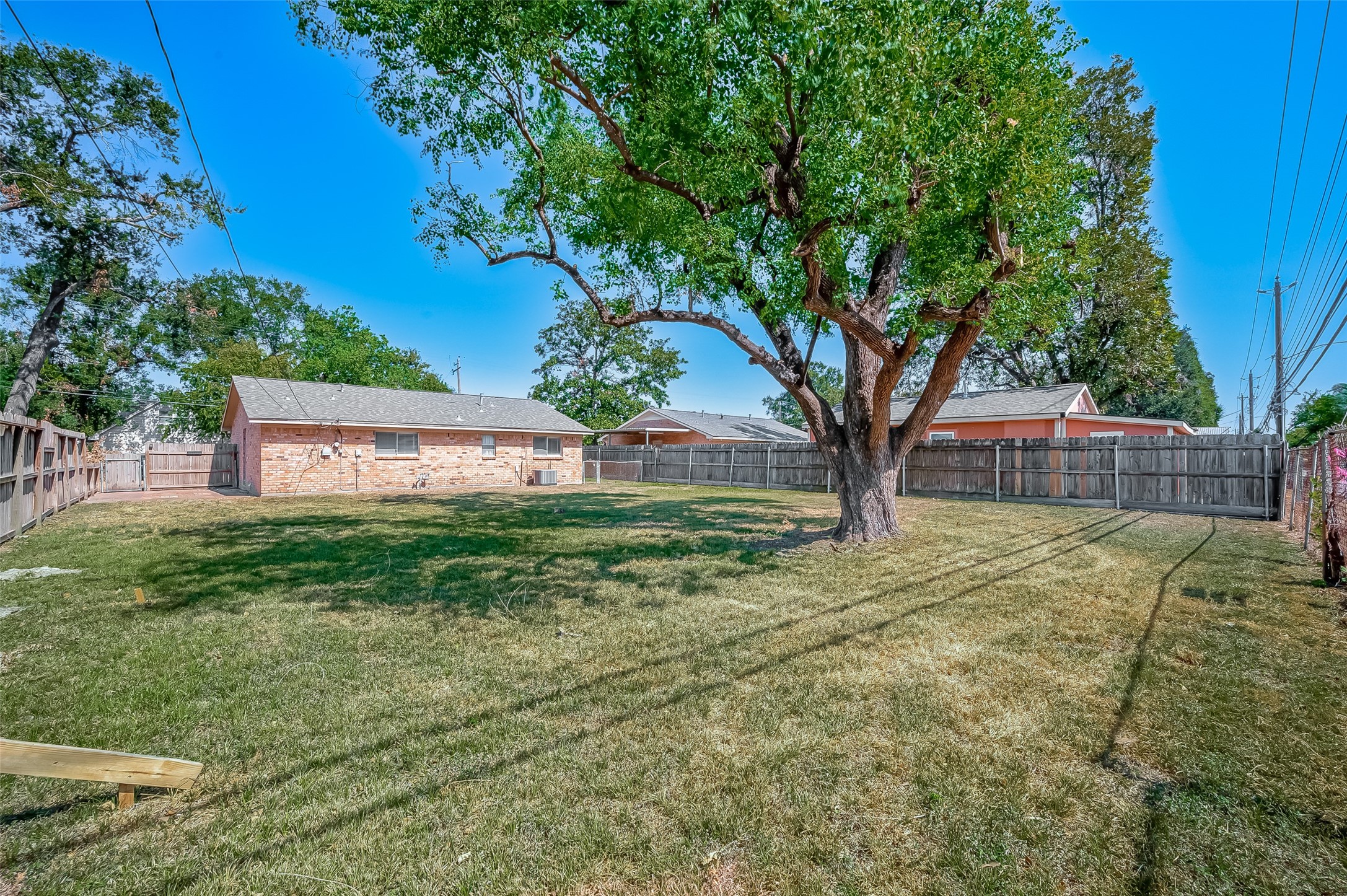 7027 Inkberry Drive Houston, TX 77092 - Photo 35 of 37 a view of a yard with an tree
