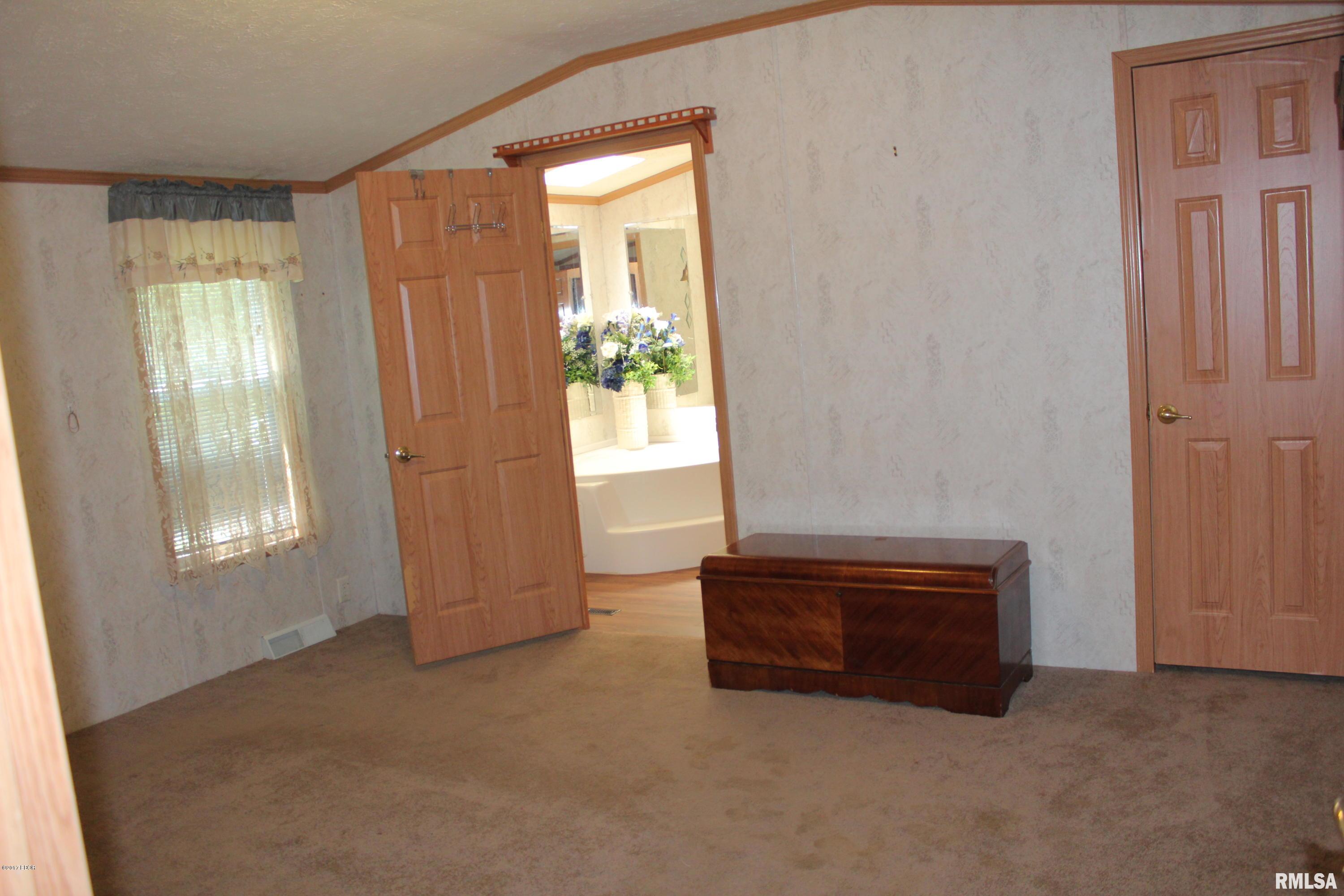 450 Los Angeles Road Carbondale, IL 62901 - Photo 7 of 14 Gallery Image 7