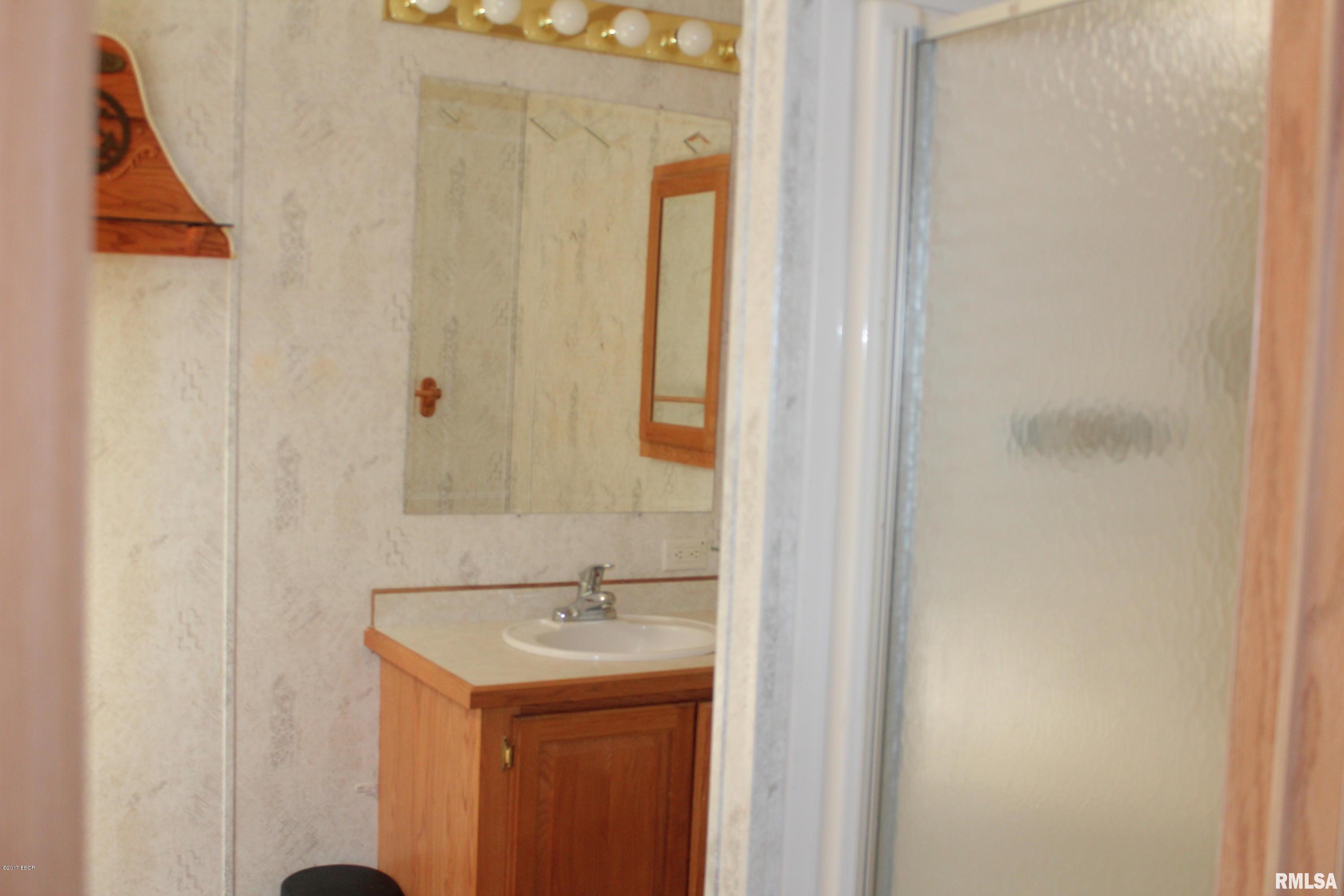 450 Los Angeles Road Carbondale, IL 62901 - Photo 9 of 14 Gallery Image 9