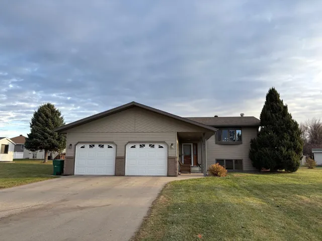 $299,900 | 1511 Westmore Avenue, Wahpeton, ND 58075