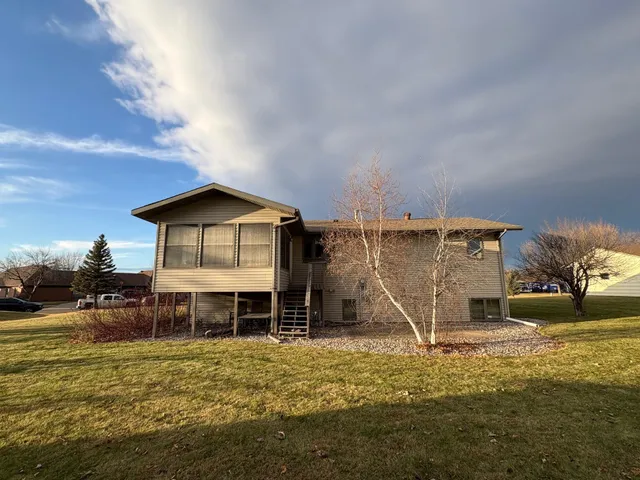 $299,900 | 1511 Westmore Avenue, Wahpeton, ND 58075