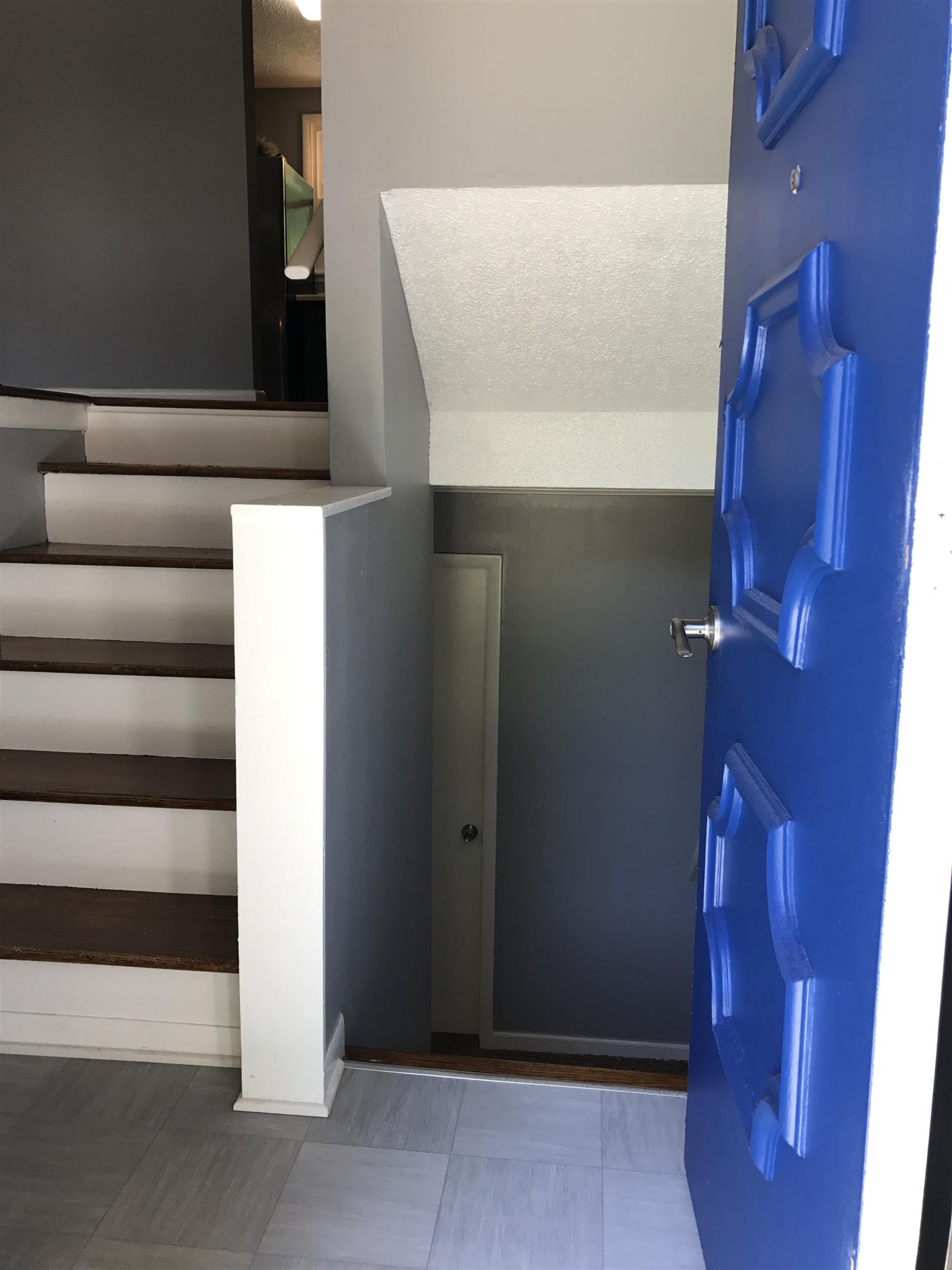 4705 McBride Road Antioch, TN 37013 - Photo 3 of 10 It has a landing inbetween the stairs and a master down
