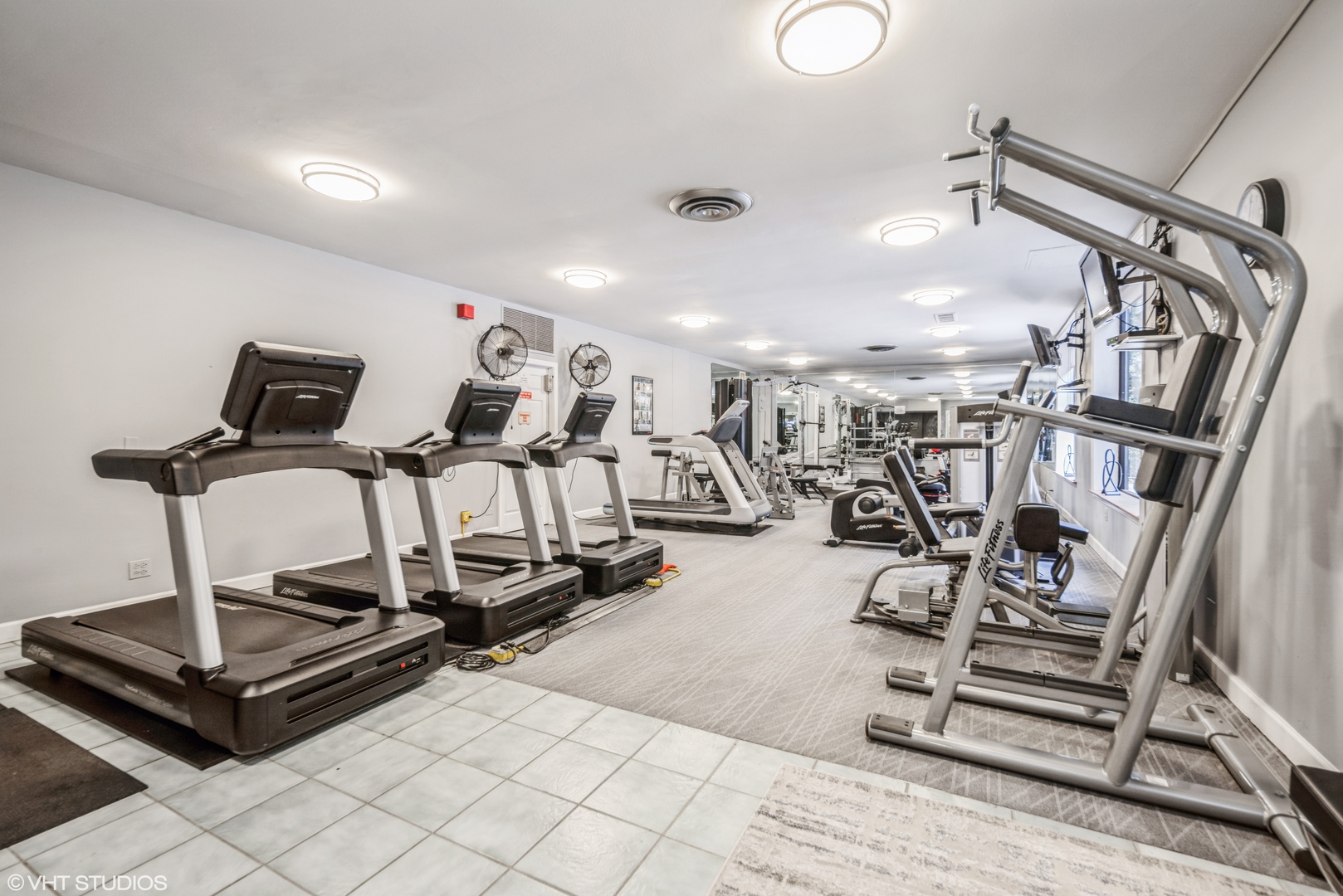720 West Gordon Terrace, Unit 11F Chicago, IL 60613 - Photo 11 of 12 a view of a room with gym equipment