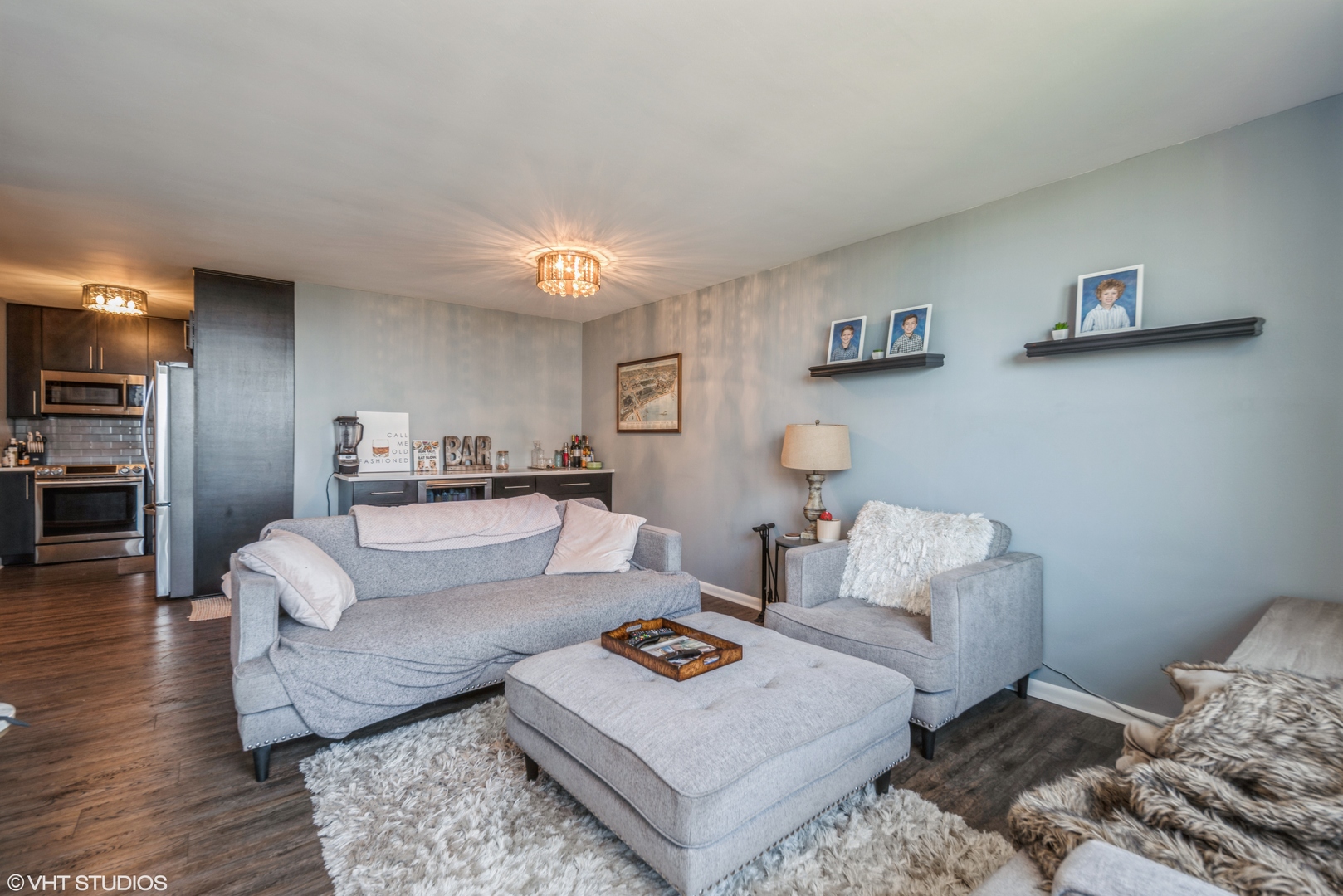 720 West Gordon Terrace, Unit 11F Chicago, IL 60613 - Photo 4 of 12 a living room with furniture and a table