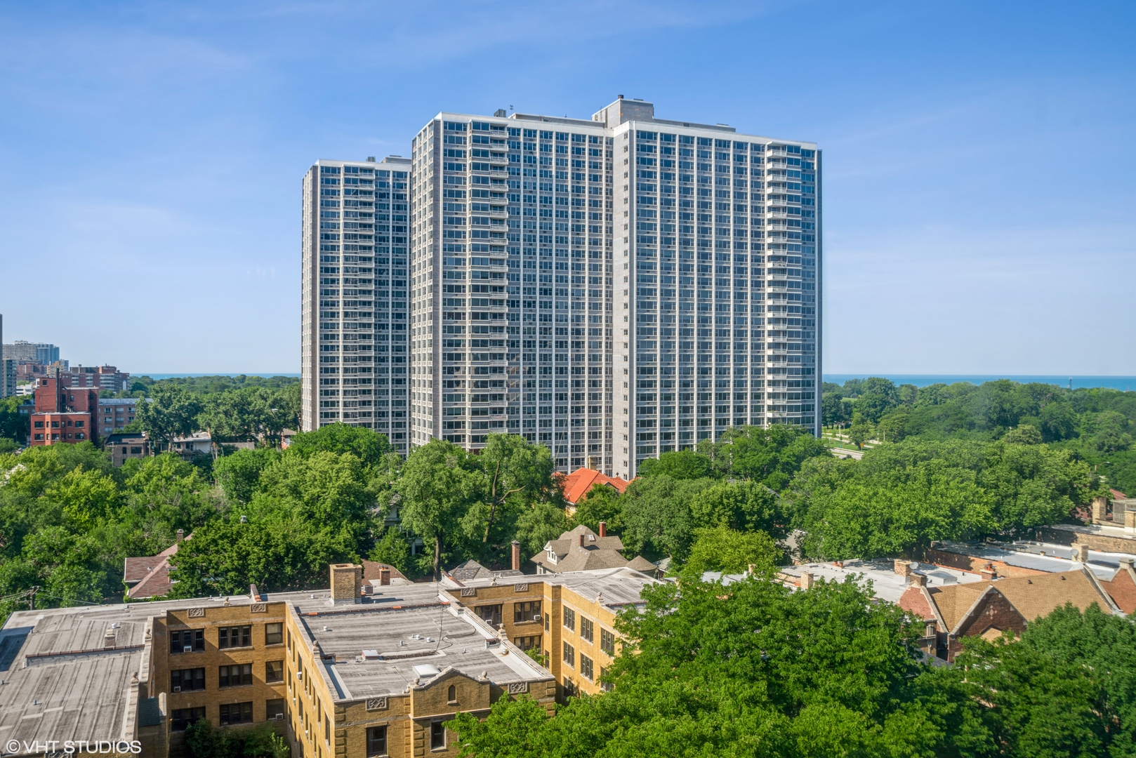 720 West Gordon Terrace, Unit 11F Chicago, IL 60613 - Photo 8 of 12 a view of a city with tall buildings