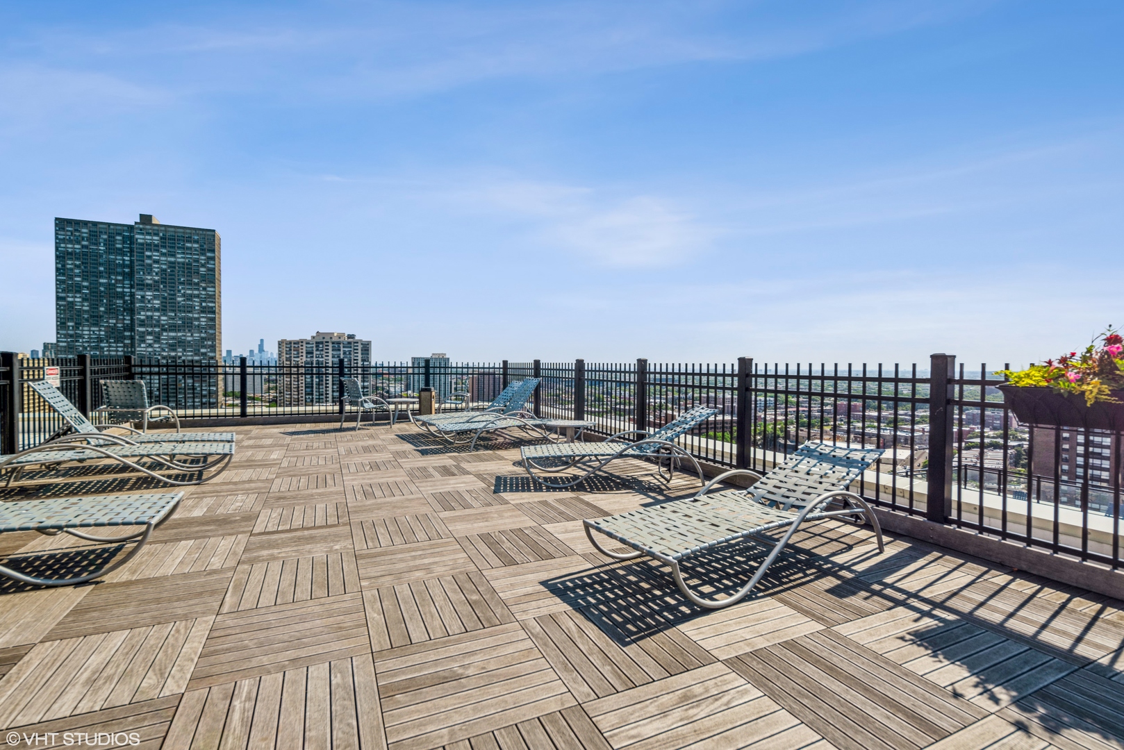 720 West Gordon Terrace, Unit 11F Chicago, IL 60613 - Photo 9 of 12 a picture of city view