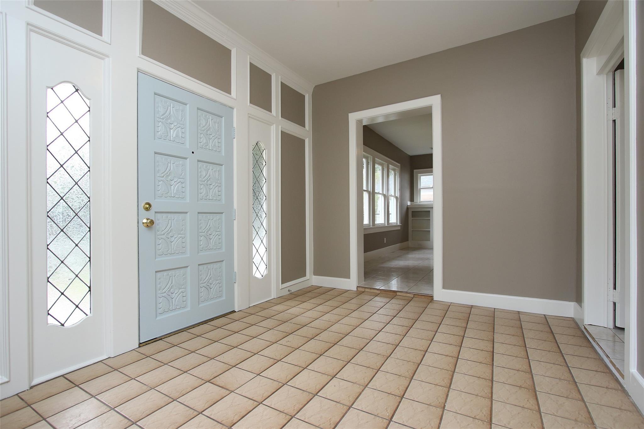 1127 Walling Street Houston, TX 77009 - Photo 4 of 23 a view of an empty room and window