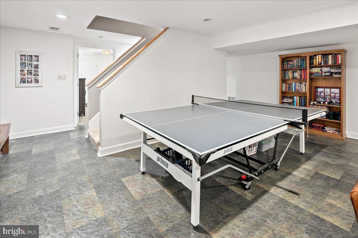 3012 Russell Road Alexandria, VA 22305 - Photo 48 of 56 a living room with a table tennis table and table