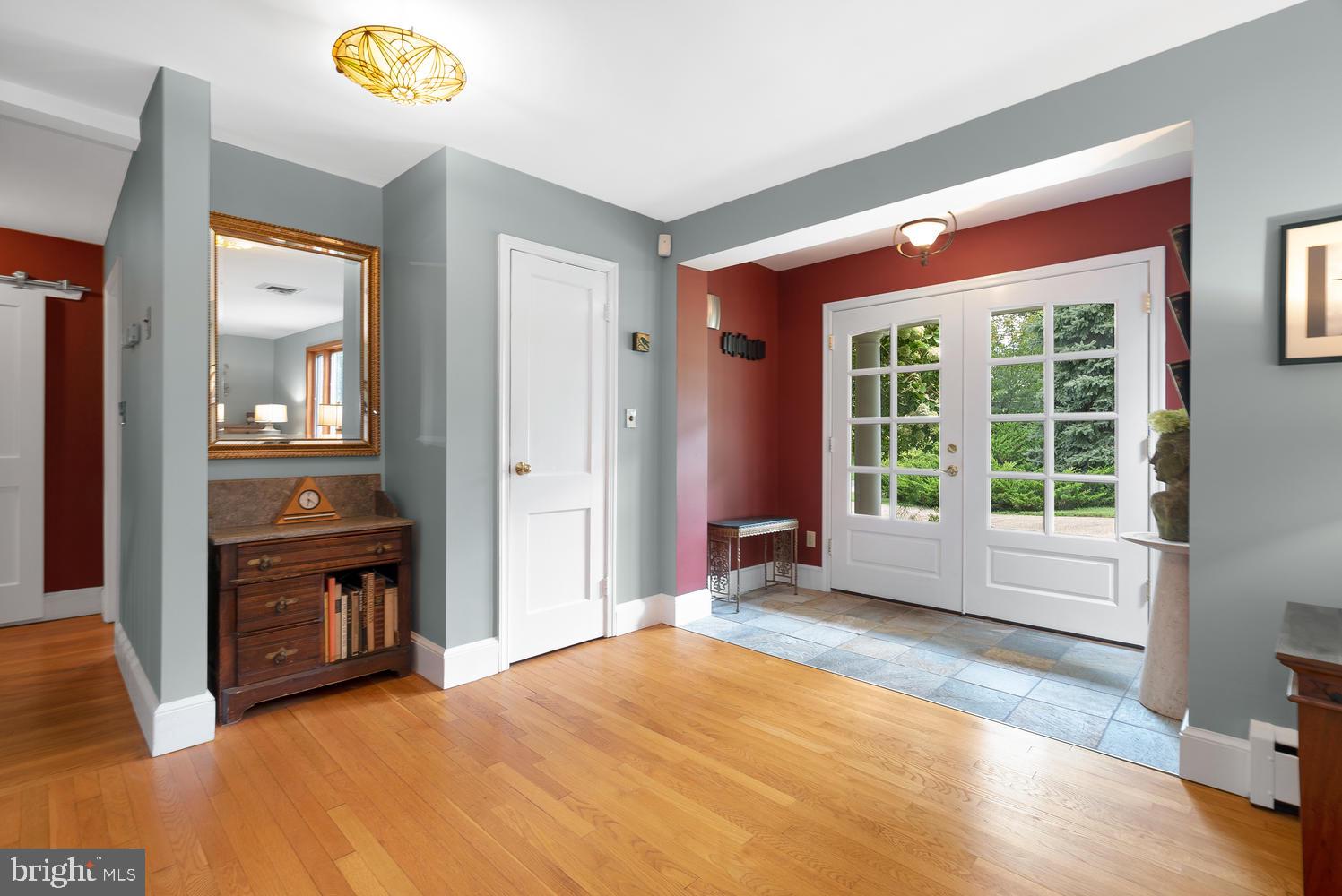 717 Milestone Drive Silver Spring, MD 20901 - Photo 4 of 52 Foyer