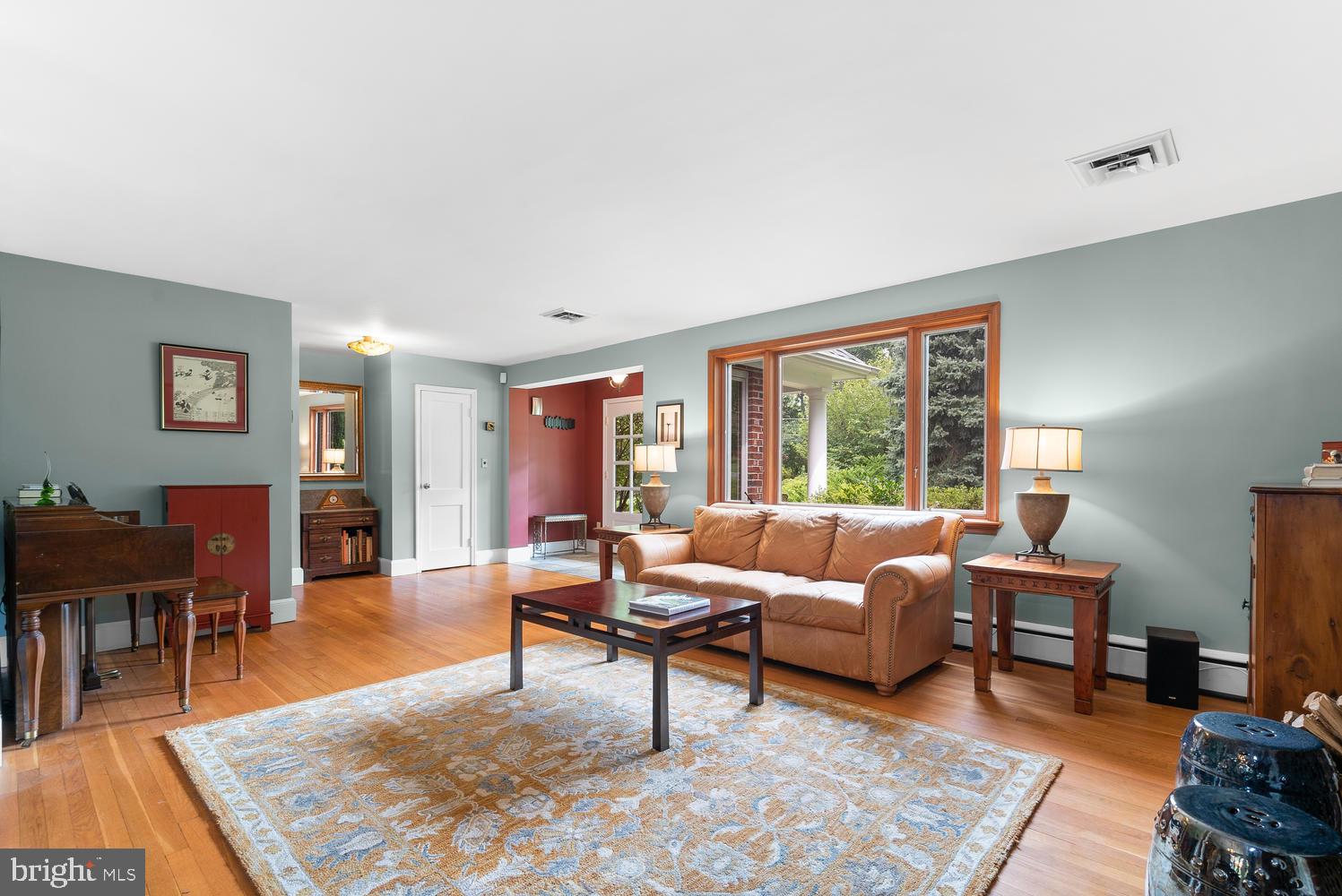 717 Milestone Drive Silver Spring, MD 20901 - Photo 5 of 52 Living Room