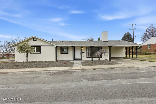 $390,000 | 2902 Bonnie Doon Avenue, Yakima, WA 98902