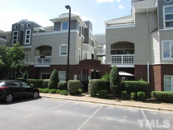 $1,695 | 1001 Brighthurst Drive, Unit 101, Raleigh, NC 27605