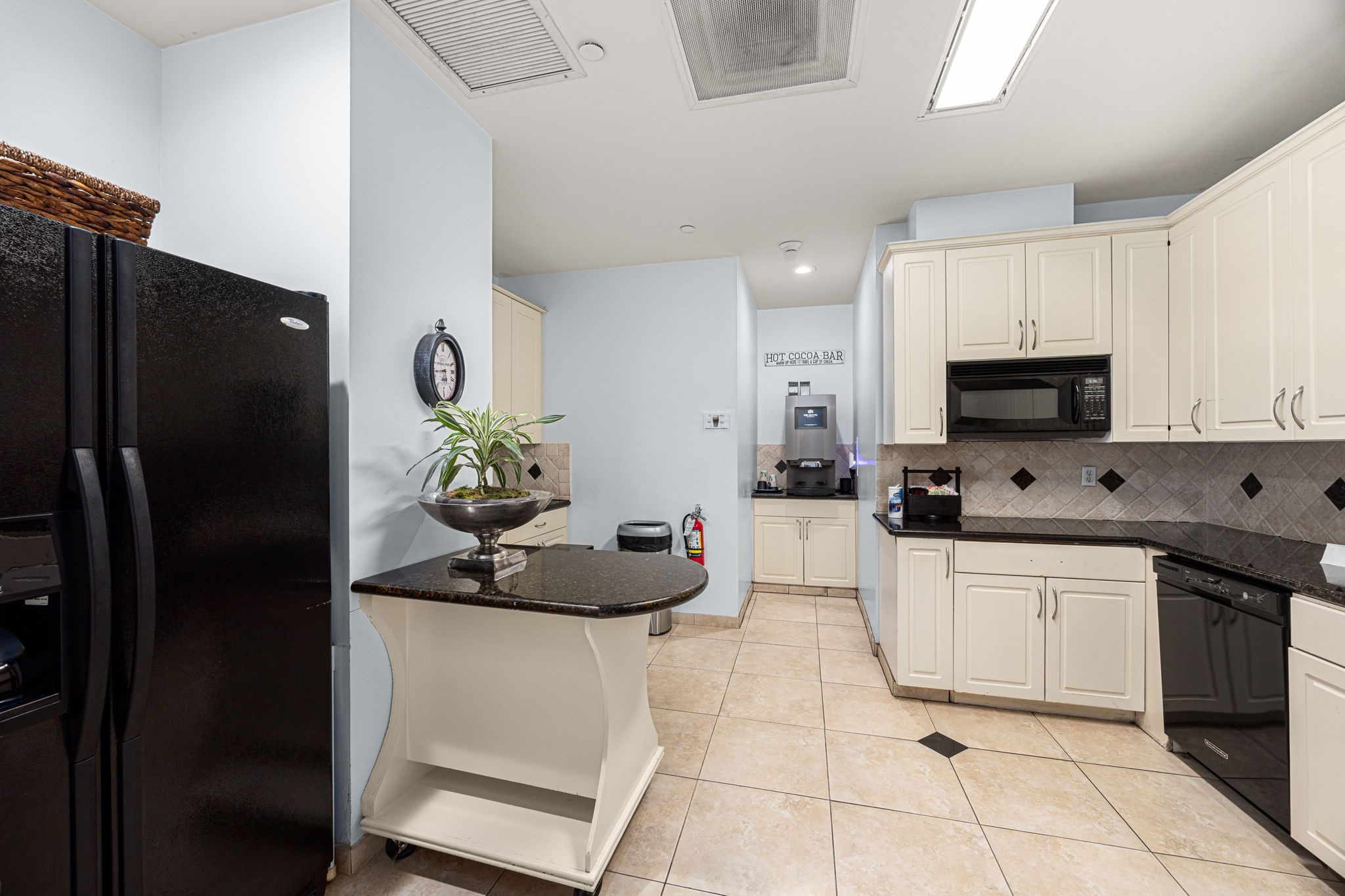 3350 McCue Road, Unit 2302 Houston, TX 77056 - Photo 22 of 35 Community coffee station and food staging area adjacent to the community room.