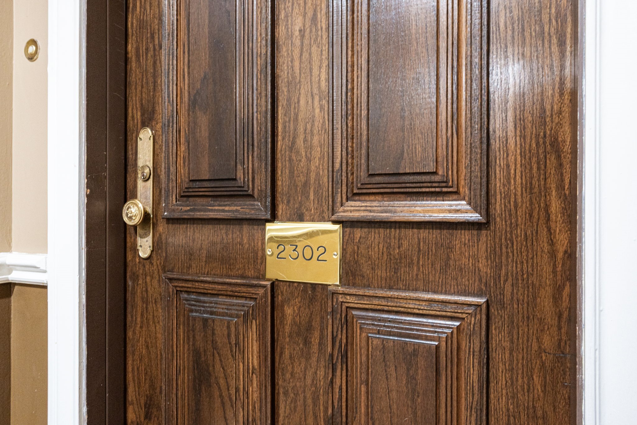 3350 McCue Road, Unit 2302 Houston, TX 77056 - Photo 4 of 31 Located on the 23rd floor and tucked away in the corner, with only 4 units total on the floor!