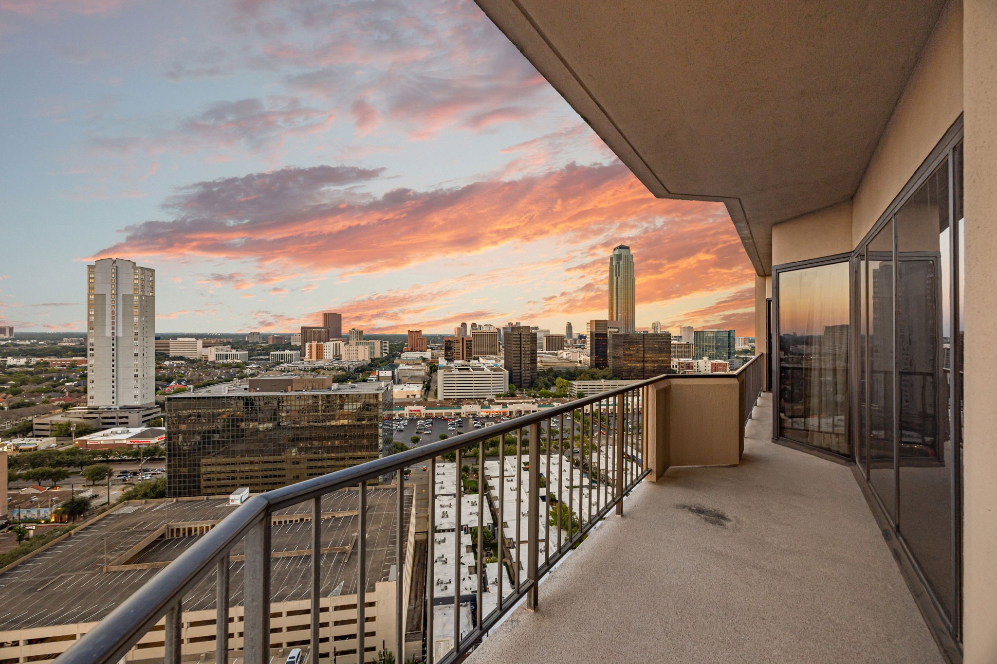 3350 McCue Road, Unit 2302 Houston, TX 77056 - Photo 8 of 35 Sprawling cityscape views from the balcony, right off your living room!