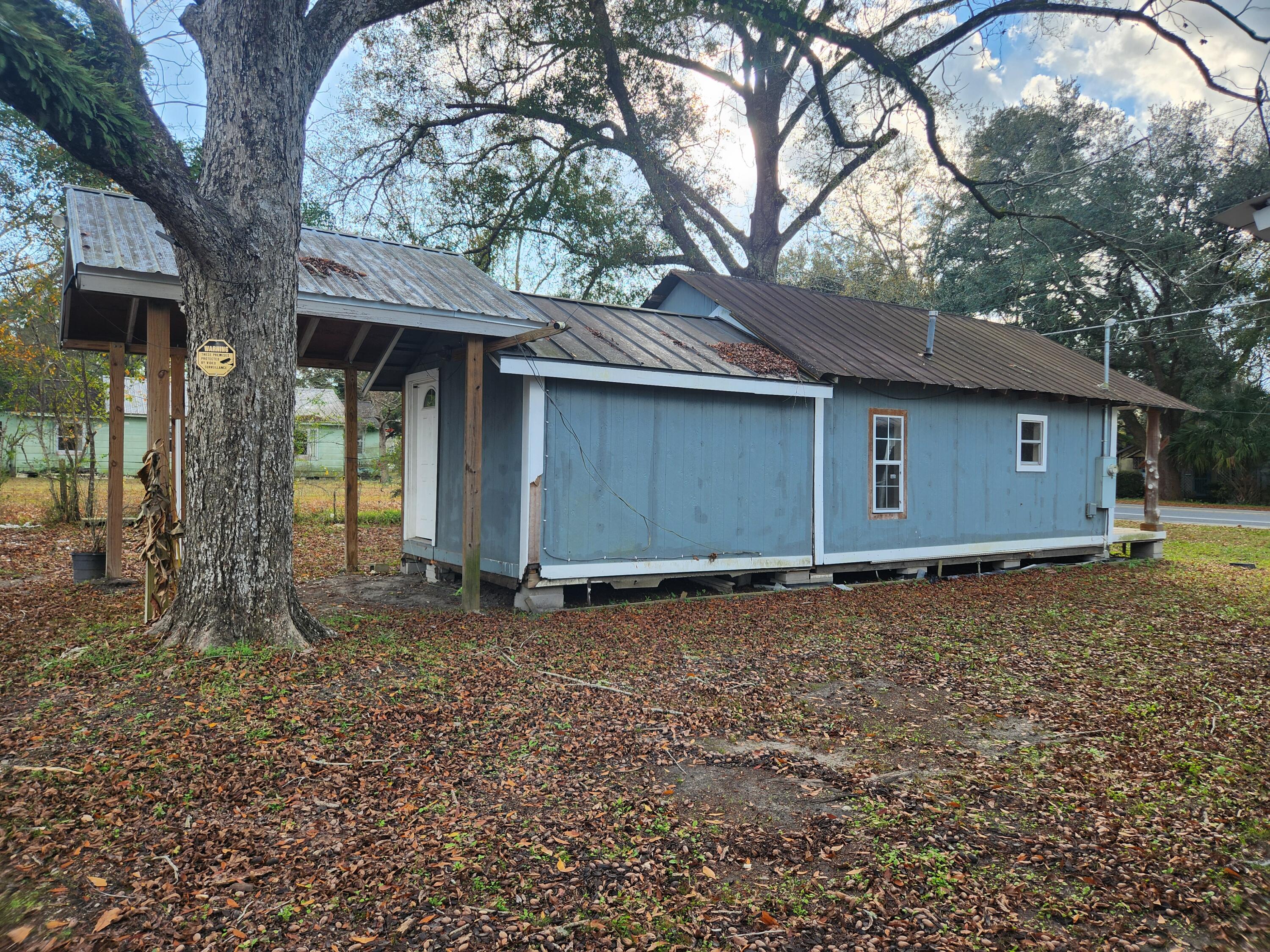 579 Main Street Chipley, FL 32428 - Photo 3 of 8 20241231_142908 (1)