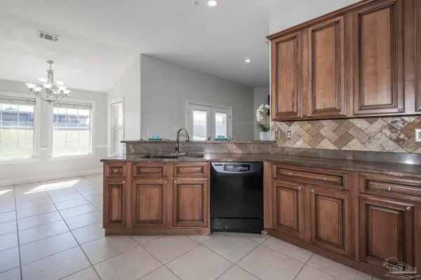 an empty room with fan and a ceiling fan