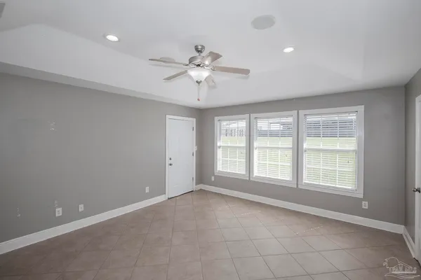 an empty room with fan and a ceiling fan