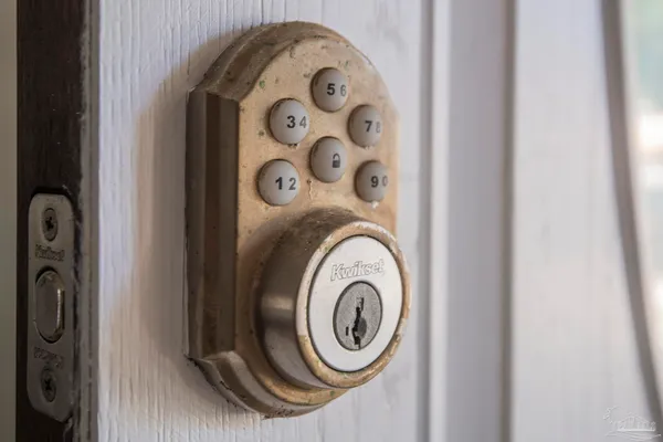 a view of a livingroom with a ceiling fan and hardwood floor