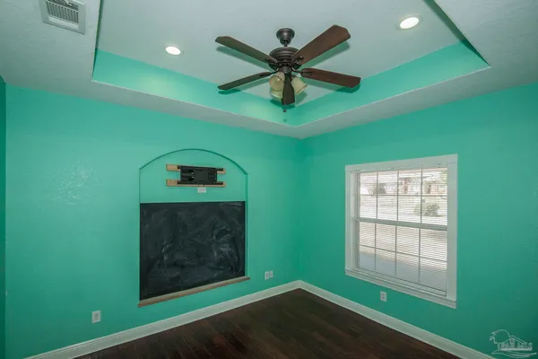 a view of entryway with a fan