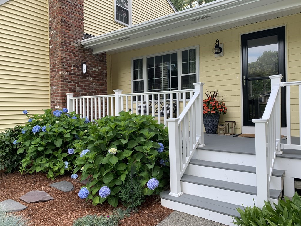 56 Fairbanks Road Raynham, MA 02767 - Photo 4 of 42 Gallery Image 4