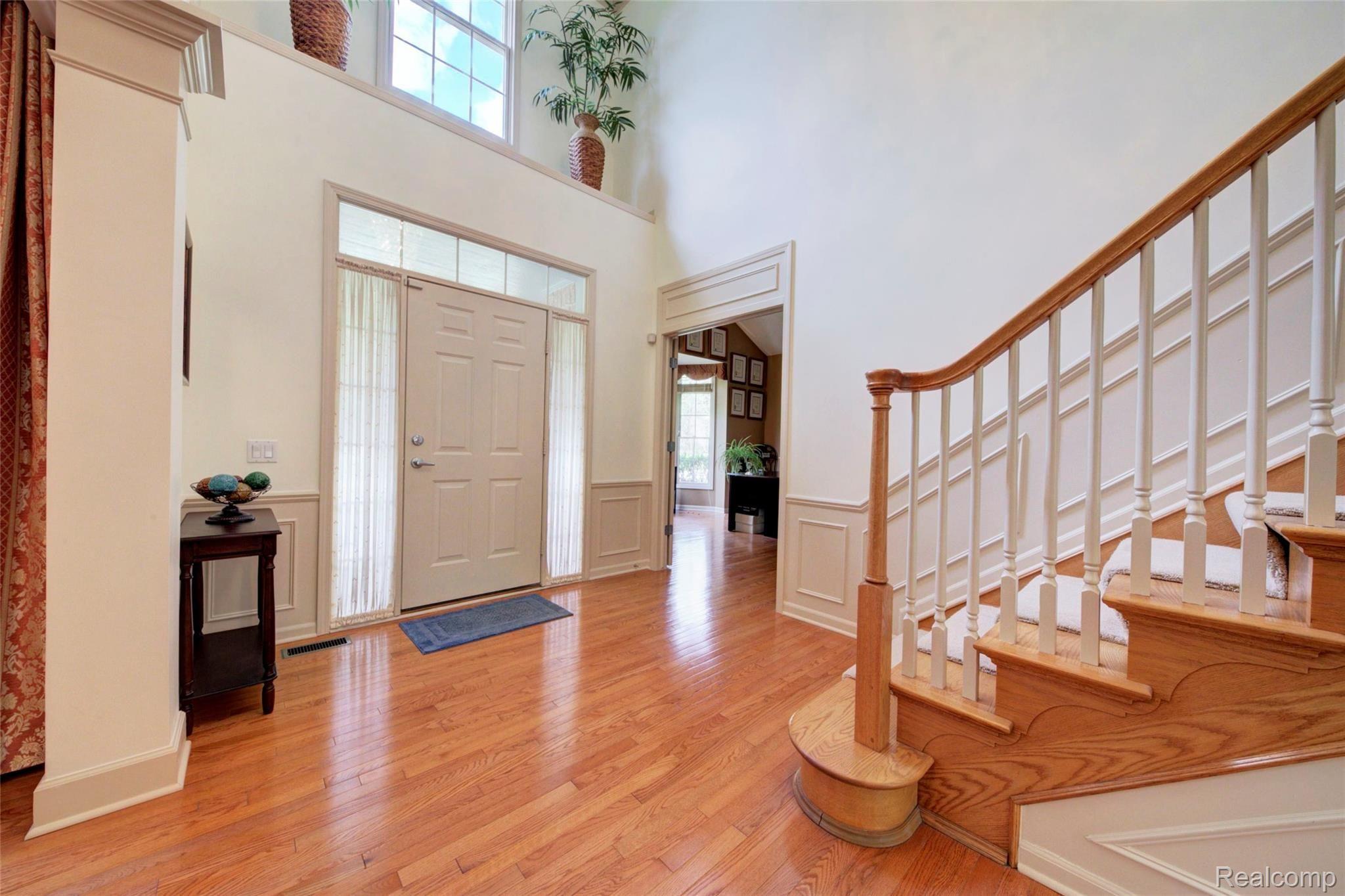 1517 Trinity Road Canton, MI 48187 - Photo 9 of 65 6 Foyer.jpg
