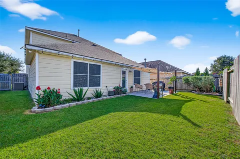 a view of a house with a backyard