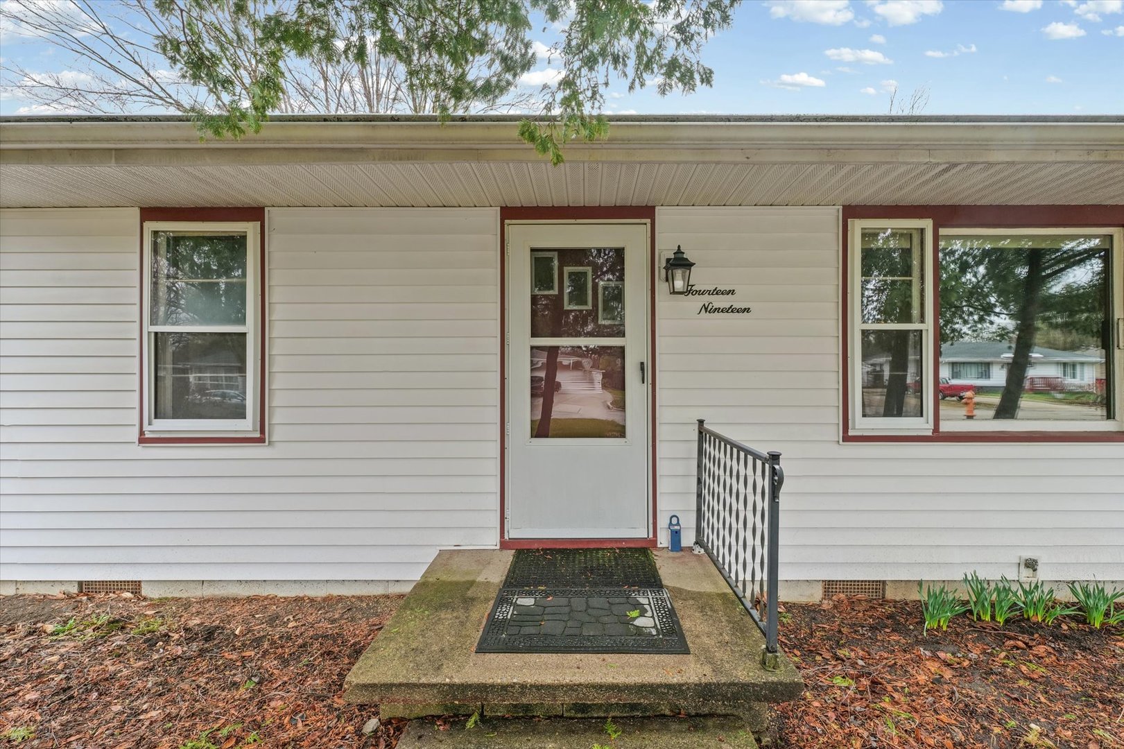 1419 Cambridge Drive Champaign, IL 61821 - Photo 4 of 29