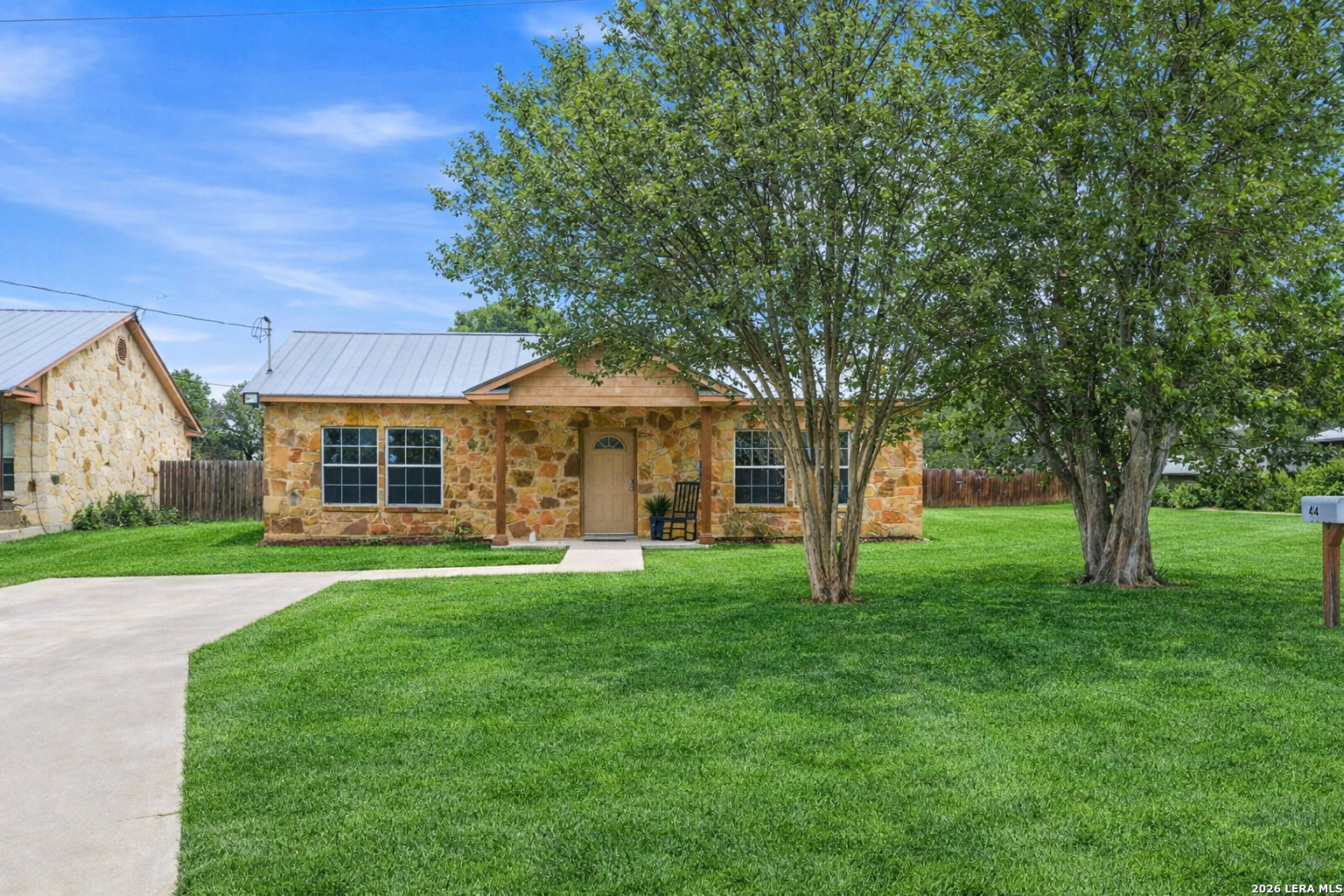 414 Harl Street Pleasanton, TX 78064 - Photo 1 of 14