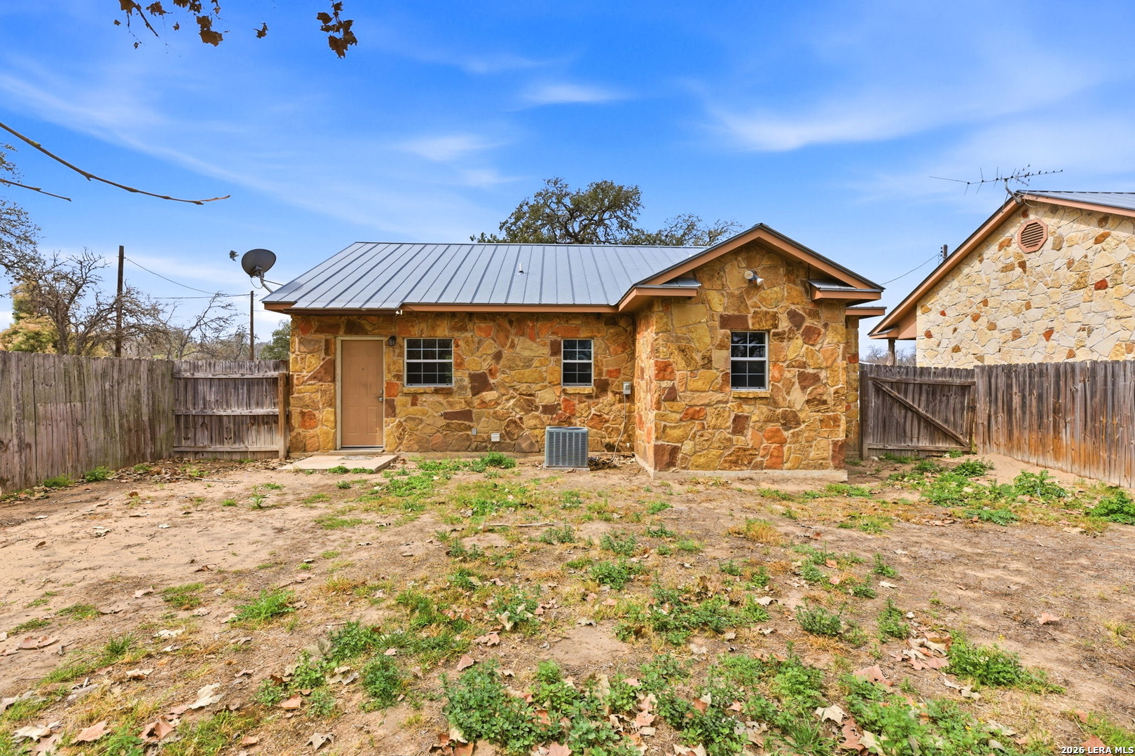 414 Harl Street Pleasanton, TX 78064 - Photo 13 of 14