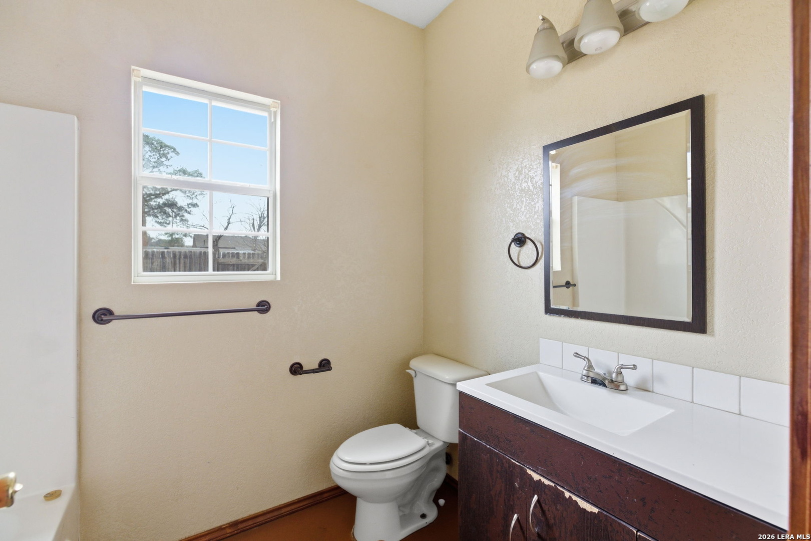 414 Harl Street Pleasanton, TX 78064 - Photo 10 of 14