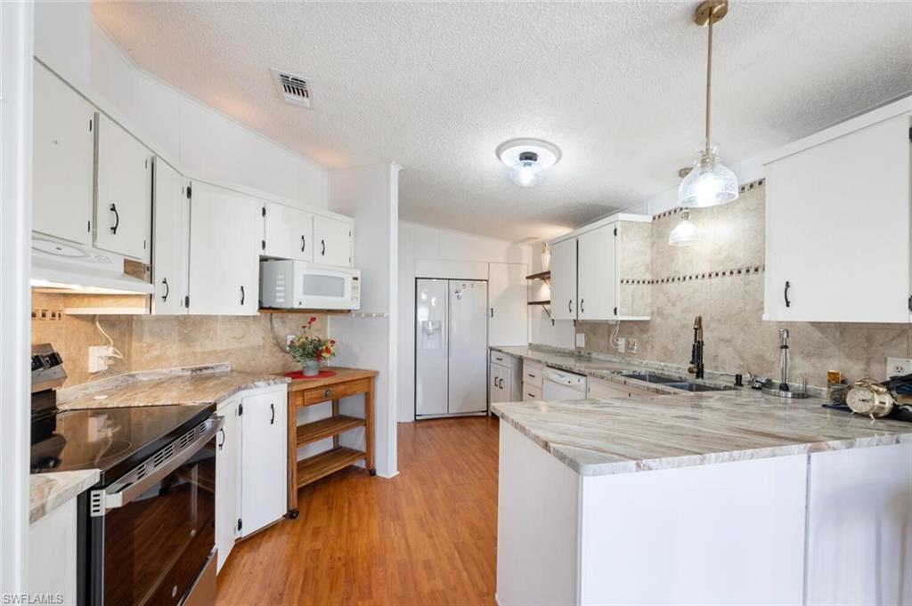 128 Mediterranean Way, Unit 128 Naples, FL 34104 - Photo 7 of 41 New stove