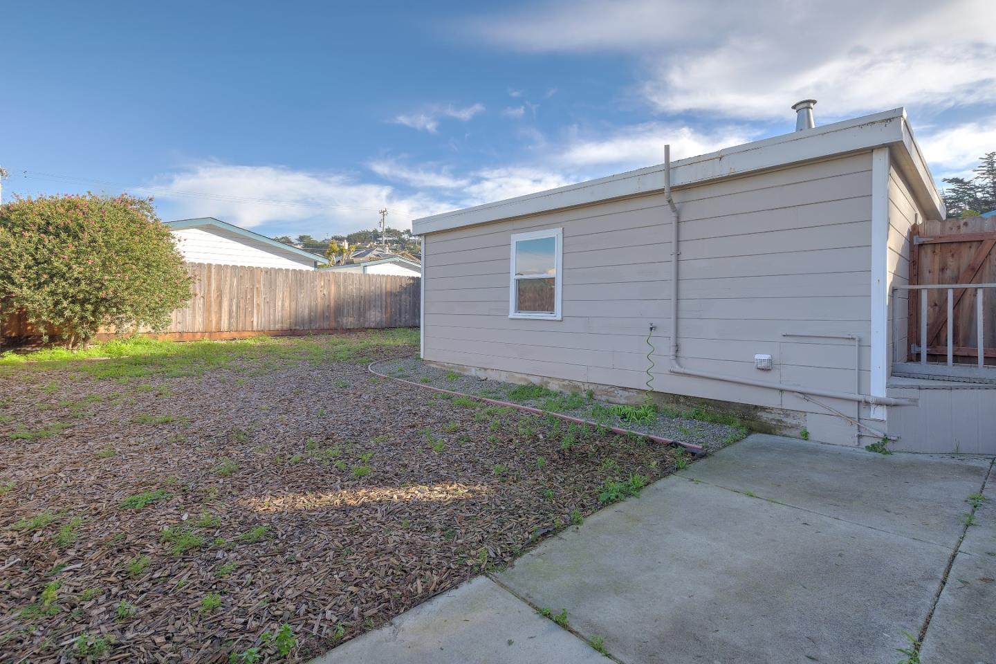263 Clarendon Road Pacifica, CA 94044 - Photo 28 of 36 a view of a backyard