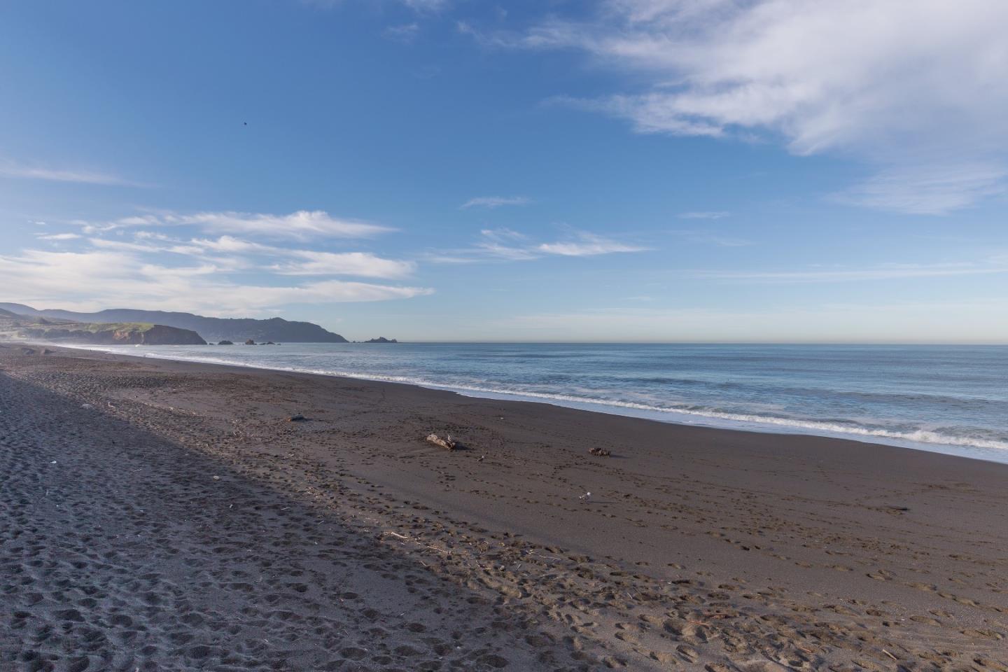 263 Clarendon Road Pacifica, CA 94044 - Photo 33 of 36 a view of beach and ocean