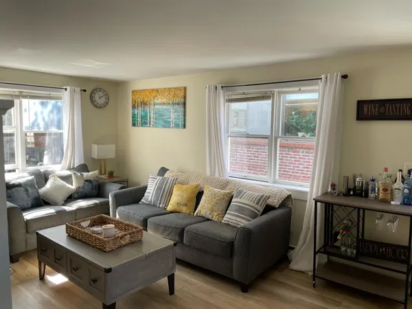 $1,995 | 168 Fleet Street, Unit C, Portsmouth, NH 03801