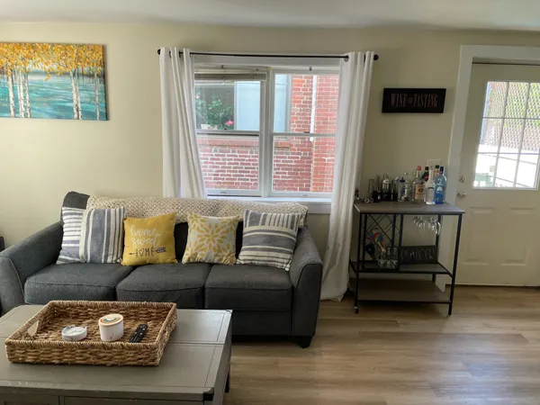 $1,995 | 168 Fleet Street, Unit C, Portsmouth, NH 03801