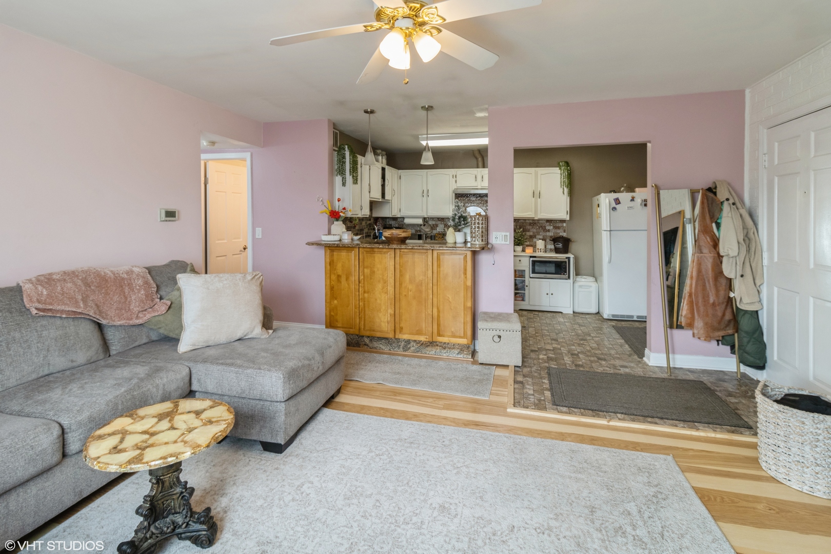 3335 Kirchoff Road, Unit 4K Rolling Meadows, IL 60008 - Photo 3 of 9 a living room with furniture and kitchen view